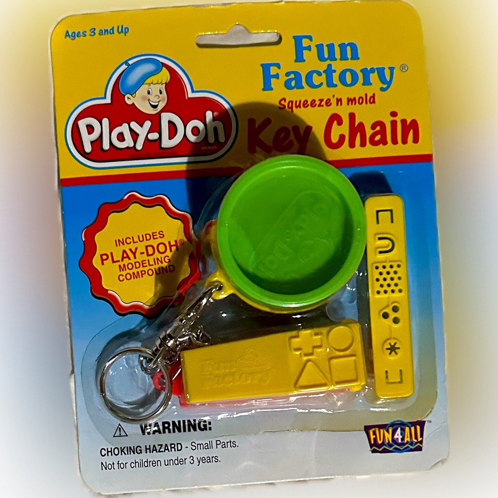 VTG 1998 HASBRO GREEN PLAY DOH FUN  FACTORY KEYCHAIN MINIATURE SHAPE MAKER TOY
